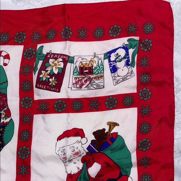 Vintage 1970’s Festive Christmas Scarf with Red & Green Accents - Picture 3 of 5